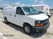 2016 Chevrolet Express Cargo z VIN 1GCWGAFF9G1131942, wystawiony jako IAAI lot #42579254 z przebiegiem 165 661 mil mil oraz . Historia ofert i sprzedaży dostępna na DreamBid. Obrazek 1.