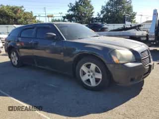 2005 Dodge Magnum SE z VIN 2D4FV48V55H533891, wystawiony jako Copart lot #74751644 z przebiegiem 287 869 mil mil oraz Szkoda całkowita • Salvage title. Historia ofert i sprzedaży dostępna na DreamBid. Obrazek 4.