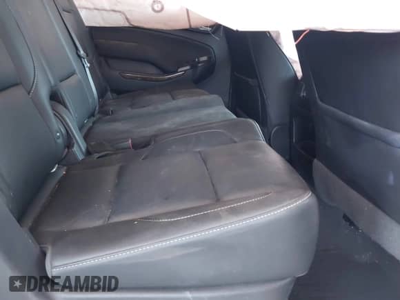 2019 Chevrolet Suburban LT z VIN 1GNSCHKC0KR164263, wystawiony jako IAAI lot #42628223 z przebiegiem 63 895 mil mil oraz . Historia ofert i sprzedaży dostępna na DreamBid. Obrazek 8.