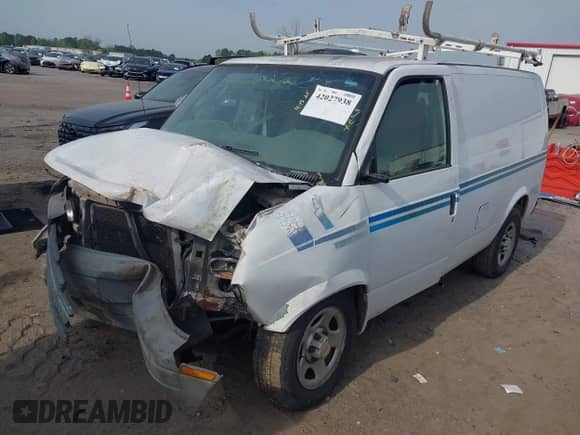 2005 Chevrolet Astro Cargo z VIN 1GCDM19X75B113130, wystawiony jako IAAI lot #42027938 z przebiegiem Nie podano mil oraz . Historia ofert i sprzedaży dostępna na DreamBid. Obrazek 17.