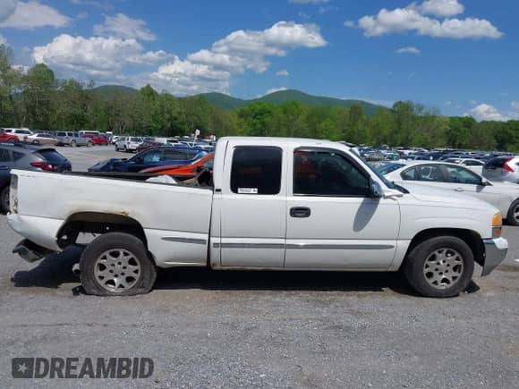 2001 GMC Sierra 1500 SLE z VIN 2GTEC19V011225042, wystawiony jako IAAI lot #42172066 z przebiegiem Nie podano mil oraz . Historia ofert i sprzedaży dostępna na DreamBid. Obrazek 14.