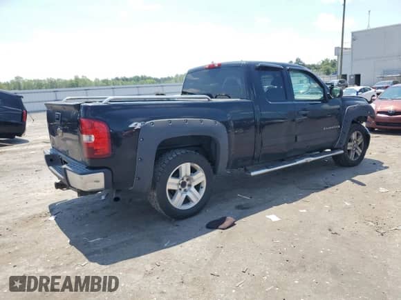 2007 Chevrolet Silverado 1500 1LT z VIN 2GCEK19J671685556, wystawiony jako Copart lot #62690375 z przebiegiem 209 541 mil mil oraz Szkoda całkowita • Salvage title. Historia ofert i sprzedaży dostępna na DreamBid. Obrazek 3.