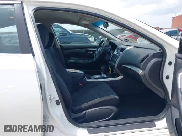 2015 Nissan Altima S z VIN 1N4AL3AP0FN879302, wystawiony jako IAAI lot #42134972 z przebiegiem 100 873 mil mil oraz . Historia ofert i sprzedaży dostępna na DreamBid. Obrazek 5.