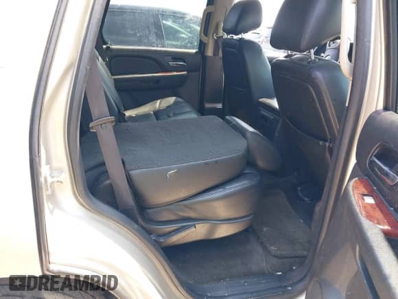 2013 Chevrolet Tahoe LT z VIN 1GNSCBE02DR341400, wystawiony jako IAAI lot #42925386 z przebiegiem 242 739 mil mil oraz . Historia ofert i sprzedaży dostępna na DreamBid. Obrazek 8.