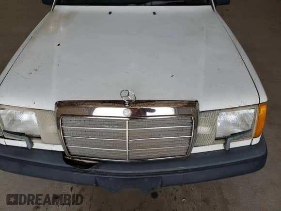 1987 Mercedes-Benz 300 E z VIN WDBEA30D4HA401644, wystawiony jako Copart lot #66001555 z przebiegiem 269 943 mil mil oraz Czysty tytuł • Clean title. Historia ofert i sprzedaży dostępna na DreamBid. Obrazek 11.