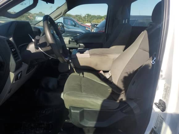 2015 Ford F-150 XL z VIN 1FTMF1CP8FKD71306, wystawiony jako Copart lot #71087554 z przebiegiem 127 136 mil mil oraz Szkoda całkowita • Salvage title. Historia ofert i sprzedaży dostępna na DreamBid. Obrazek 7.