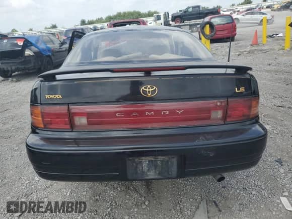 1994 Toyota Camry LE z VIN 4T1SK12C4RU455774, wystawiony jako Copart lot #65580494 z przebiegiem 214 260 mil mil oraz Szkoda całkowita • Salvage title. Historia ofert i sprzedaży dostępna na DreamBid. Obrazek 6.