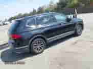 2020 Volkswagen Tiguan SE z VIN 3VV3B7AX9LM176155, wystawiony jako IAAI lot #43066028 z przebiegiem 52 059 mil mil oraz . Historia ofert i sprzedaży dostępna na DreamBid. Obrazek 4.