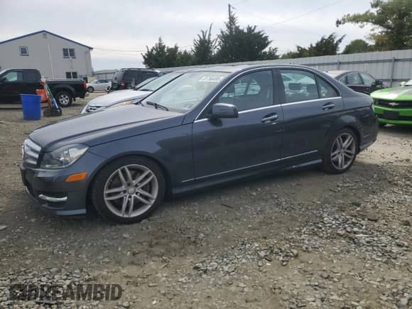2013 Mercedes-Benz C 300 Sport с VIN WDDGF8AB0DR269523, выставлен на аукционе Copart как лот 81766495 с пробегом 92 954 миль миль и Списание • Salvage title. История ставок и продаж доступна на DreamBid. Изображение 1.
