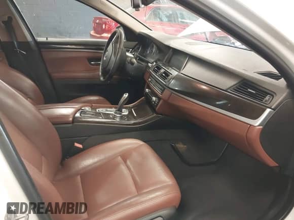 2014 BMW 5 Series 535i xDrive с VIN WBA5B3C59ED292432, выставлен на аукционе IAAI как лот 42570507 с пробегом 133 686 миль миль и . История ставок и продаж доступна на DreamBid. Изображение 5.