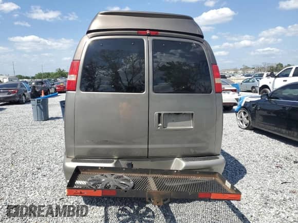 2006 Chevrolet Express Passenger z VIN 1GBFG15T161154772, wystawiony jako Copart lot #51090025 z przebiegiem 114 152 mil mil oraz Szkoda całkowita • Salvage title. Historia ofert i sprzedaży dostępna na DreamBid. Obrazek 6.