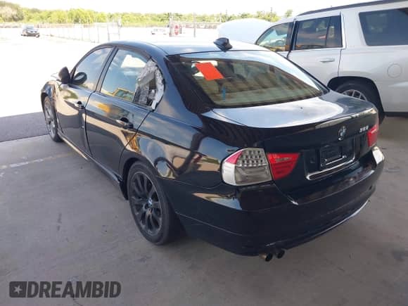 2011 BMW 3 Series 328i с VIN WBAPH5G50BNM77052, выставлен на аукционе IAAI как лот 42998096 с пробегом Не указан миль и . История ставок и продаж доступна на DreamBid. Изображение 3.