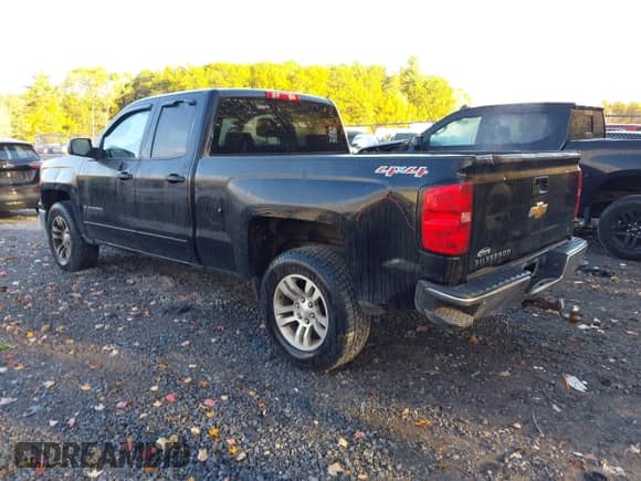 2015 Chevrolet Silverado 1500 LT z VIN 1GCVKREC1FZ434701, wystawiony jako IAAI lot #43467382 z przebiegiem 218 493 mil mil oraz . Historia ofert i sprzedaży dostępna na DreamBid. Obrazek 3.