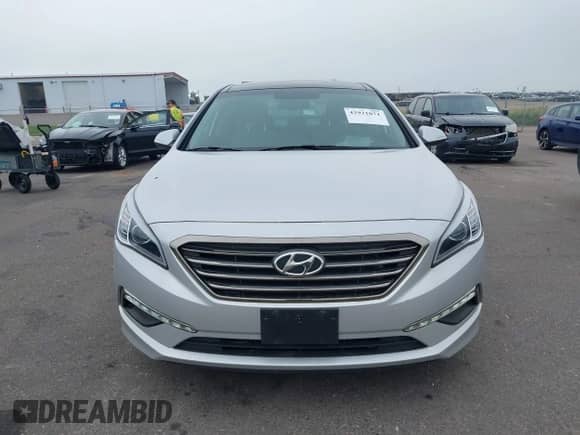 2015 Hyundai Sonata Limited with VIN 5NPE34AF0FH065031, listed as a IAAI auction lot 42921071 with 39,702 mi miles and . Bid and sale history available at DreamBid. Image 12.