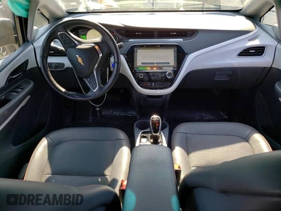 2018 Chevrolet Bolt EV Premier z VIN 1G1FX6S09J4135406, wystawiony jako Copart lot #60585853 z przebiegiem 30 271 mil mil oraz . Historia ofert i sprzedaży dostępna na DreamBid. Obrazek 8.