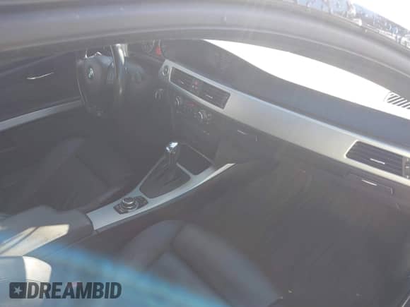 2012 BMW 3 Series 328i xDrive с VIN WBAKF5C5XCE657646, выставлен на аукционе IAAI как лот 41369911 с пробегом 102 239 миль миль и . История ставок и продаж доступна на DreamBid. Изображение 5.