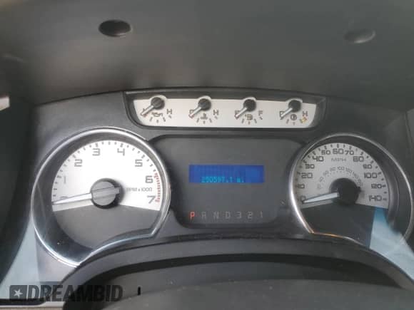 2012 Ford F-150 XL z VIN 1FTFX1EF6CFC04649, wystawiony jako Copart lot #83961305 z przebiegiem 250 597 mil mil oraz Czysty tytuł • Clean title. Historia ofert i sprzedaży dostępna na DreamBid. Obrazek 9.