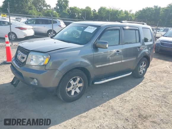 2010 Honda Pilot Touring with VIN 5FNYF4H88AB012001, listed as a IAAI auction lot 42635771 with 287,115 mi miles and . Bid and sale history available at DreamBid. Image 2.