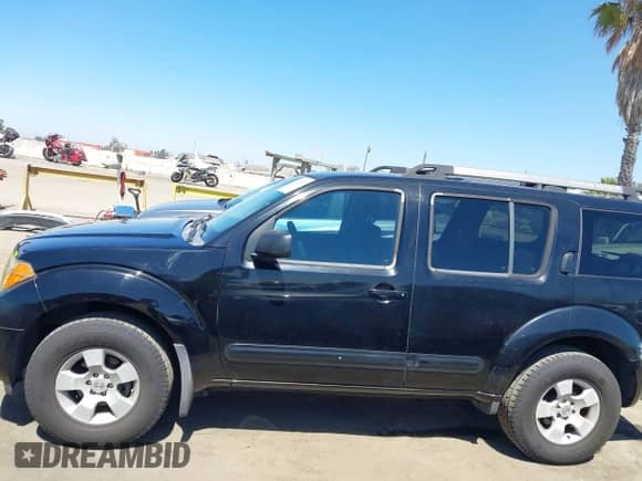 2005 Nissan Pathfinder LE z VIN 5N1AR18UX5C721693, wystawiony jako IAAI lot #42626528 z przebiegiem 207 968 mil mil oraz . Historia ofert i sprzedaży dostępna na DreamBid. Obrazek 14.