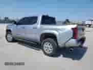 2025 Toyota Tacoma SR z VIN 3TMLB5JN9SM165222, wystawiony jako Copart lot #71427165 z przebiegiem 1 473 mil mil oraz Szkoda całkowita • Salvage title. Historia ofert i sprzedaży dostępna na DreamBid. Obrazek 2.