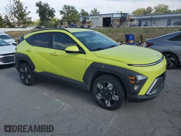 2025 Hyundai Kona SEL с VIN KM8HBCABXSU201555, выставлен на аукционе Copart как лот 81591515 с пробегом 31 373 миль миль и Чистый • Clean title. История ставок и продаж доступна на DreamBid. Изображение 4.