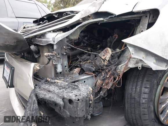 2015 Toyota Sienna XLE z VIN 5TDYK3DC5FS545345, wystawiony jako IAAI lot #42280661 z przebiegiem Nie podano mil oraz . Historia ofert i sprzedaży dostępna na DreamBid. Obrazek 16.