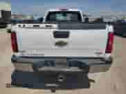 2007 Chevrolet Silverado 2500HD 1LT z VIN 1GCHK24667E575899, wystawiony jako Copart lot #65538014 z przebiegiem 296 144 mil mil oraz Szkoda całkowita • Salvage title. Historia ofert i sprzedaży dostępna na DreamBid. Obrazek 6.