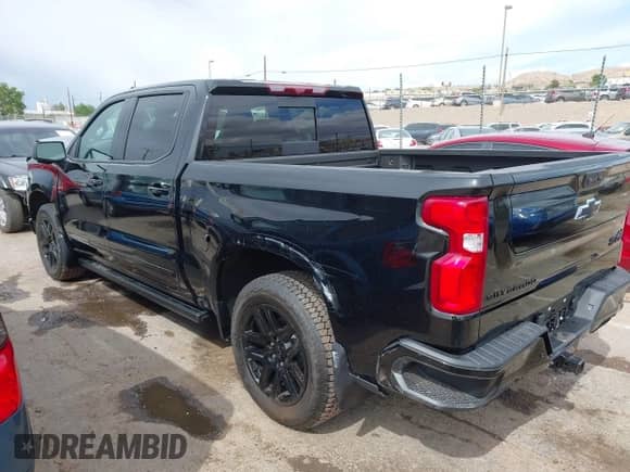 2024 Chevrolet Silverado 1500 High Country z VIN 1GCUDJE81RZ311617, wystawiony jako IAAI lot #42184679 z przebiegiem 2 117 mil mil oraz . Historia ofert i sprzedaży dostępna na DreamBid. Obrazek 14.