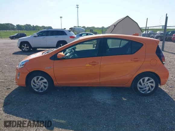 2015 Toyota Prius One z VIN JTDKDTB38F1093262, wystawiony jako IAAI lot #42588217 z przebiegiem 32 355 mil mil oraz . Historia ofert i sprzedaży dostępna na DreamBid. Obrazek 14.