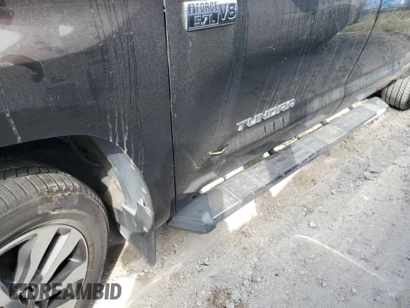 2019 Toyota Tundra Limited z VIN 5TFSY5F10KX246376, wystawiony jako Copart lot #75479174 z przebiegiem Nie podano mil oraz Nie do naprawy • Non repairable. Historia ofert i sprzedaży dostępna na DreamBid. Obrazek 12.