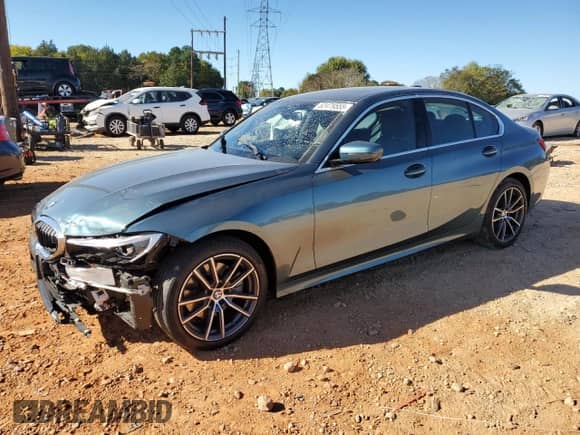 2021 BMW 3 Series 330i xDrive z VIN 3MW5R7J03M8C14072, wystawiony jako Copart lot #82479555 z przebiegiem 33 225 mil mil oraz Szkoda całkowita • Salvage title. Historia ofert i sprzedaży dostępna na DreamBid. Obrazek 1.