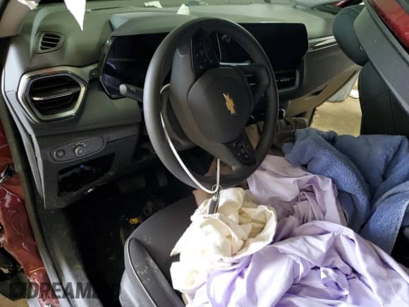 2024 Chevrolet TrailBlazer LS с VIN KL79MNSL3RB122267, выставлен на аукционе Copart как лот 63209465 с пробегом Не указан миль и Списание • Salvage title. История ставок и продаж доступна на DreamBid. Изображение 8.