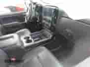 2018 Chevrolet Silverado 2500HD LTZ z VIN 1GC1KWEY1JF196965, wystawiony jako IAAI lot #42261887 z przebiegiem 46 460 mil mil oraz . Historia ofert i sprzedaży dostępna na DreamBid. Obrazek 5.