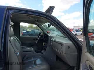 2005 Chevrolet Silverado 1500 LS z VIN 2GCEK13T551396840, wystawiony jako IAAI lot #43411518 z przebiegiem Nie podano mil oraz . Historia ofert i sprzedaży dostępna na DreamBid. Obrazek 5.