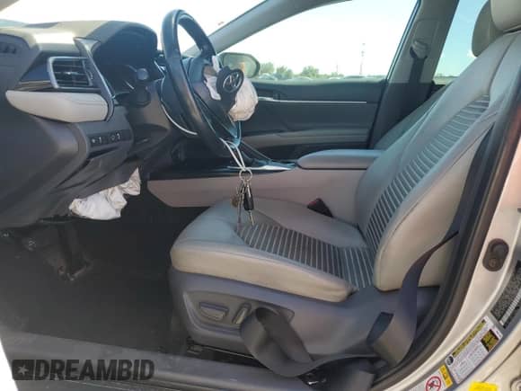 2019 Toyota Camry SE z VIN 4T1B11HK1KU683898, wystawiony jako Copart lot #81812505 z przebiegiem 160 835 mil mil oraz Nie do naprawy • Non repairable. Historia ofert i sprzedaży dostępna na DreamBid. Obrazek 7.