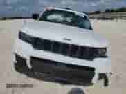 2023 Jeep Grand Cherokee Altitude X z VIN 1C4RJKAG0P8853666, wystawiony jako Copart lot #72027864 z przebiegiem 20 763 mil mil oraz Szkoda całkowita • Salvage title. Historia ofert i sprzedaży dostępna na DreamBid. Obrazek 5.