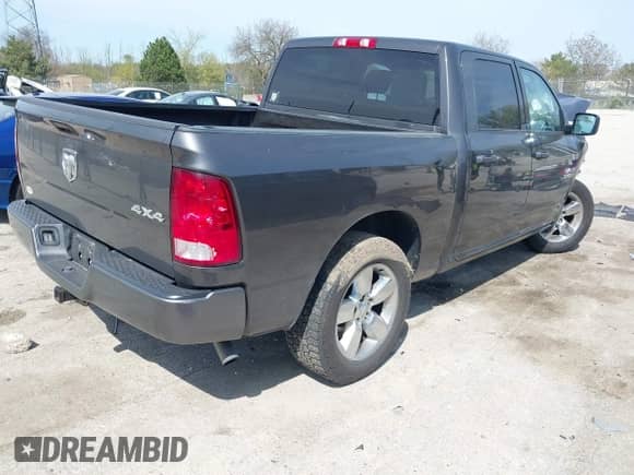 2018 Ram 1500 Express z VIN 3C6RR7KG1JG238637, wystawiony jako IAAI lot #42215424 z przebiegiem 85 769 mil mil oraz . Historia ofert i sprzedaży dostępna na DreamBid. Obrazek 4.