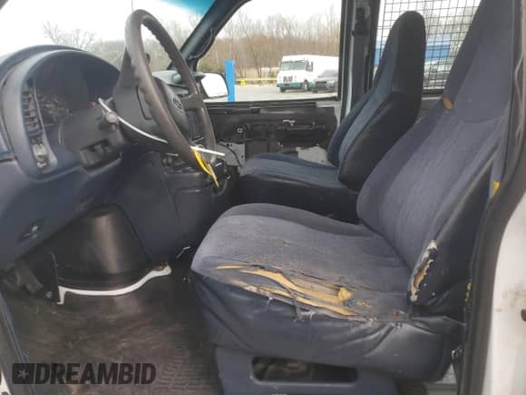 2002 Chevrolet Astro Cargo с VIN 1GCDM19X22B137234, выставлен на аукционе Copart как лот 84251894 с пробегом 229 880 миль миль и Списание • Salvage title. История ставок и продаж доступна на DreamBid. Изображение 7.