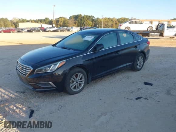 2016 Hyundai Sonata SE z VIN 5NPE24AF8GH320139, wystawiony jako IAAI lot #43309345 z przebiegiem 146 990 mil mil oraz . Historia ofert i sprzedaży dostępna na DreamBid. Obrazek 2.