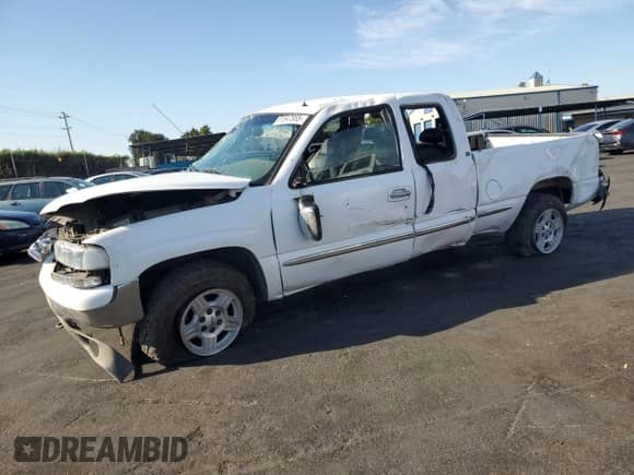 2001 GMC Sierra 1500 SLE z VIN 1GTEK19T01E196643, wystawiony jako Copart lot #81847955 z przebiegiem 304 607 mil mil oraz Szkoda całkowita • Salvage title. Historia ofert i sprzedaży dostępna na DreamBid. Obrazek 1.