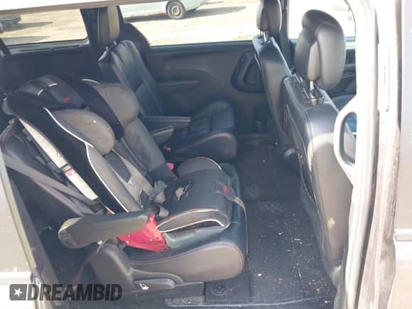 2017 Dodge Grand Caravan GT z VIN 2C4RDGEG6HR842563, wystawiony jako IAAI lot #43447617 z przebiegiem 143 779 mil mil oraz . Historia ofert i sprzedaży dostępna na DreamBid. Obrazek 8.