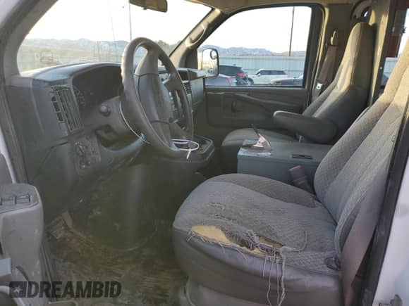2004 Chevrolet Express Cargo with VIN 1GCGG29U141245613, listed as a Copart auction lot 84113644 with 130,982 mi miles and Clean title. Bid and sale history available at DreamBid. Image 7.