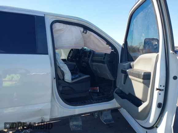 2018 Ford F-250 XL z VIN 1FT7W2BT2JED01289, wystawiony jako IAAI lot #43316835 z przebiegiem 155 730 mil mil oraz . Historia ofert i sprzedaży dostępna na DreamBid. Obrazek 5.