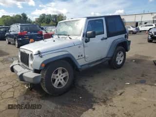 2007 Jeep Wrangler X с VIN 1J4FA24117L217338, выставлен на аукционе Copart как лот 84037325 с пробегом 113 001 миль миль и Списание • Salvage title. История ставок и продаж доступна на DreamBid. Изображение 1.