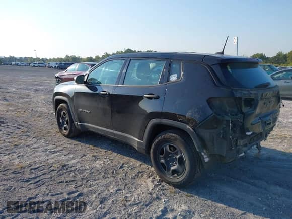 2020 Jeep Compass Sport z VIN 3C4NJCAB7LT230467, wystawiony jako IAAI lot #43226729 z przebiegiem 112 835 mil mil oraz . Historia ofert i sprzedaży dostępna na DreamBid. Obrazek 3.