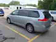 2014 Toyota Sienna XLE с VIN 5TDYK3DC3ES445310, выставлен на аукционе IAAI как лот 42749399 с пробегом 193 206 миль миль и . История ставок и продаж доступна на DreamBid. Изображение 3.