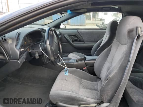 1996 Chevrolet Camaro Z28 z VIN 2G1FP22P3T2153186, wystawiony jako Copart lot #78690694 z przebiegiem 260 178 mil mil oraz Szkoda całkowita • Salvage title. Historia ofert i sprzedaży dostępna na DreamBid. Obrazek 7.