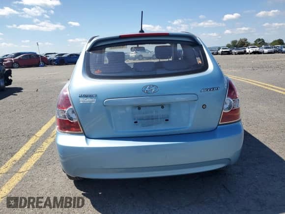 2009 Hyundai Accent Auto GS z VIN KMHCM36C79U134817, wystawiony jako Copart lot #70484584 z przebiegiem 69 748 mil mil oraz Szkoda całkowita • Salvage title. Historia ofert i sprzedaży dostępna na DreamBid. Obrazek 6.