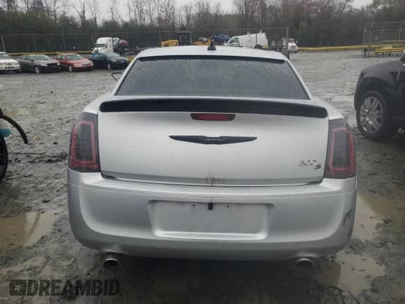 2012 Chrysler 300 S z VIN 2C3CCABG7CH232779, wystawiony jako Copart lot #82019144 z przebiegiem 96 216 mil mil oraz Szkoda całkowita • Salvage title. Historia ofert i sprzedaży dostępna na DreamBid. Obrazek 6.