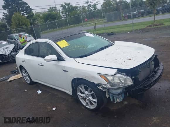 2014 Nissan Maxima S z VIN 1N4AA5AP5EC911401, wystawiony jako IAAI lot #43011639 z przebiegiem 179 267 mil mil oraz . Historia ofert i sprzedaży dostępna na DreamBid. Obrazek 1.